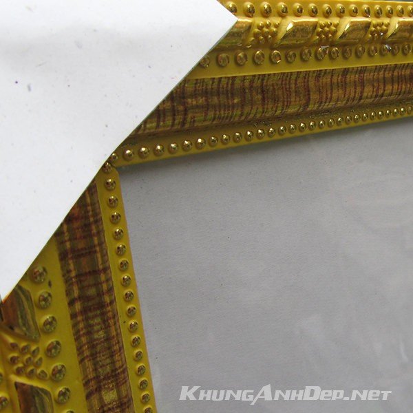 Sở hữu màu vàng trang trọng khung bằng khen KBK04 được sản xuất 100% tại xưởng sản xuất của Việt Nam đảm bảo an toàn, đáp ứng được nhu cầu sử dụng ngày càng cao của người sử dụng